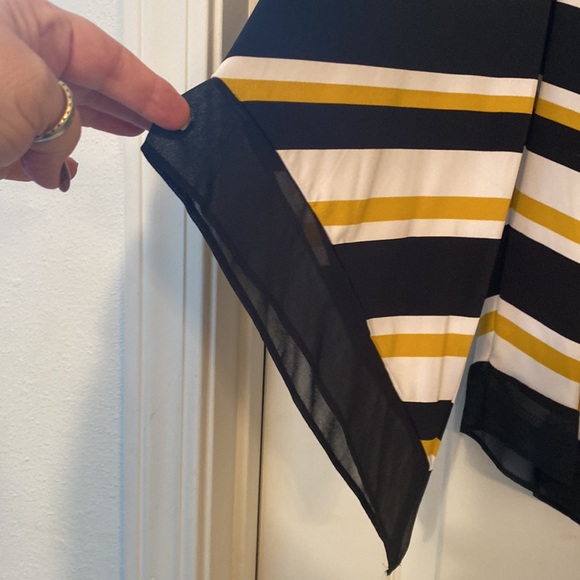 Alfani A symmetrical Mustard, white and black tunic!  NWT Stunning! No paper tag - Picture 4 of 10